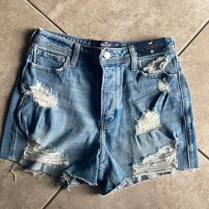Hollister ultra high rise mom short 3” (NWT)